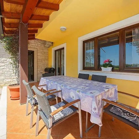 Peaceful Holiday In With Swimming Pool Poreč