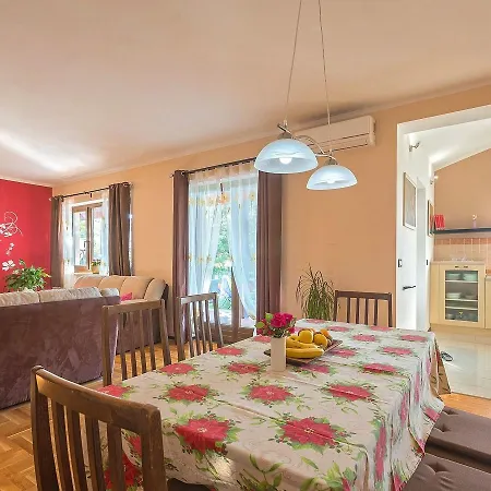 Holiday home Peaceful Holiday In With Swimming Pool Porec