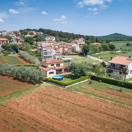 Peaceful Holiday In With Swimming Pool