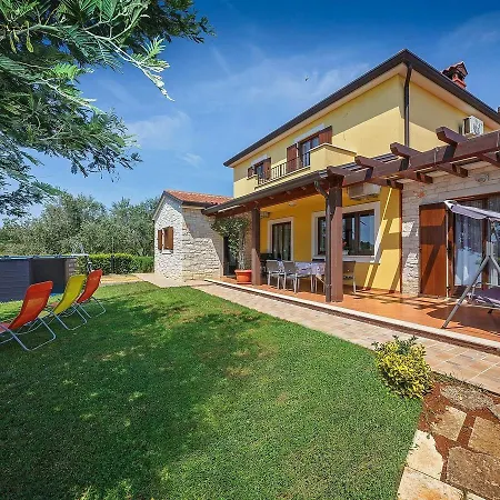Holiday home Peaceful Holiday In With Swimming Pool Porec