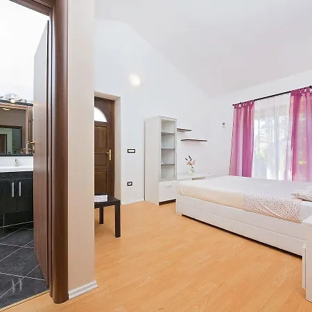 Peaceful Holiday In With Swimming Pool Holiday home Porec