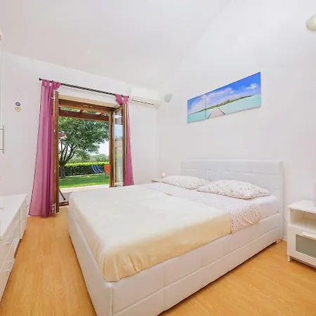 Peaceful Holiday In With Swimming Pool Tatil Evi